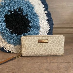 Michael Kors White Monogram wallet wristlet